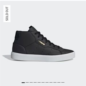 Women’a black and white leather Adidas sleek mid sneakers - size 6
